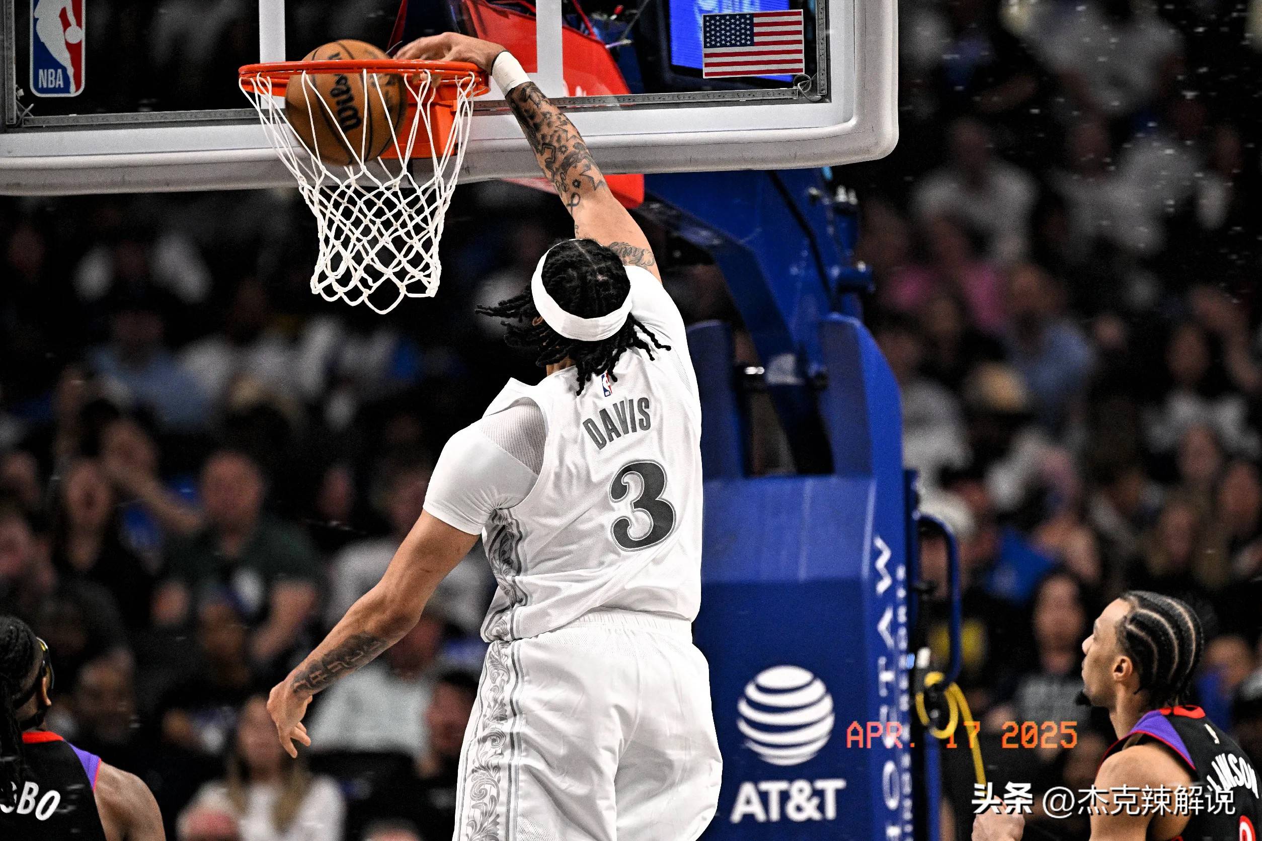 九游app下载,九游官方平台-关于穆雷在独行侠比赛中重返赛场,爆冷引发热议!观众掌声雷动的信息