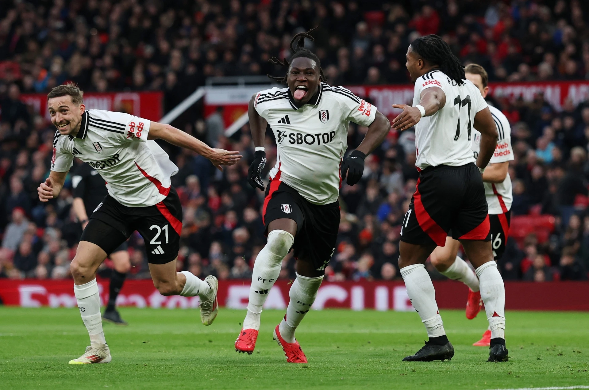 九游app下载,九游官方平台-包含荷甲关键时刻再迎强敌，曼联刷新队史纪录，主帅态度——震撼外界，赛季目标并未改变的词条